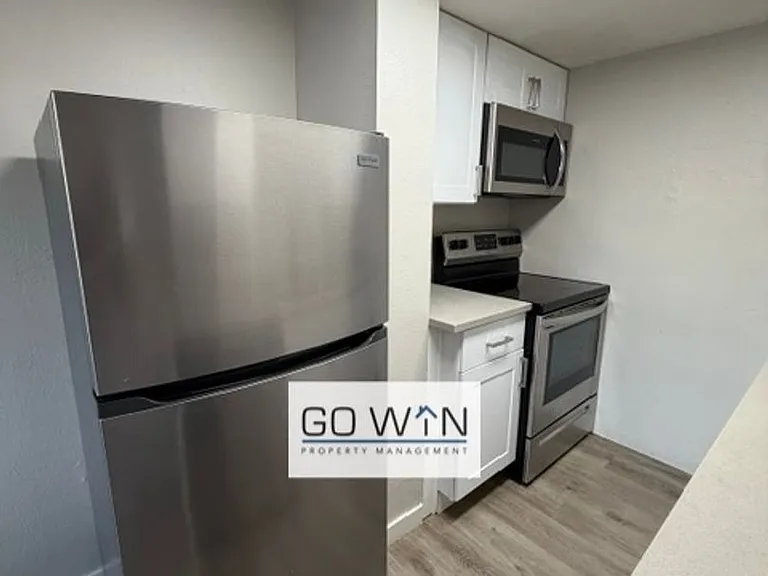 44 E Roanoke Ave — Photo 2
