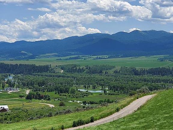 3rd image of 393 High Country Rd