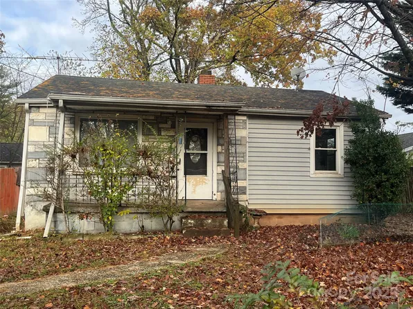 4 La Rue St, Asheville, NC 28806