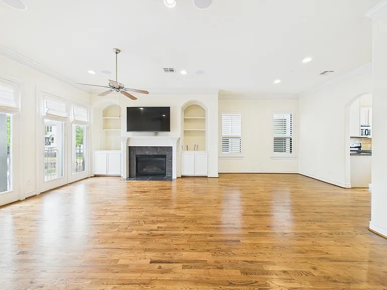 11025 Sherwood Grv — Photo 12