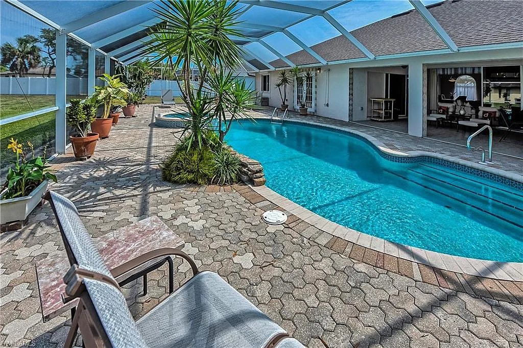 3 bed, 3.0 bath, 2167 sqft, $6,500 — Photo 1