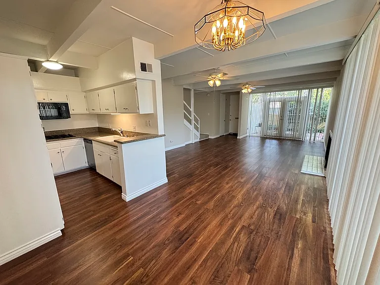 11500 Rochester Ave #11500 — Photo 50