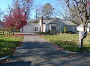 72 W Crystal Brook Dr, Springfield, MA 01118