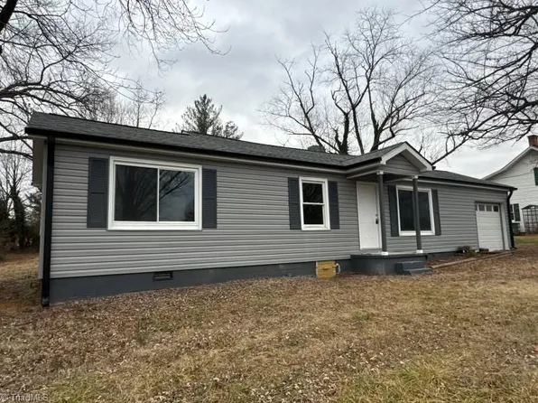 110 Westview Dr, King, NC 27021