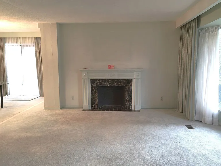 85 Shaughnessy Blvd #WHOLE HOUSE — Photo 9