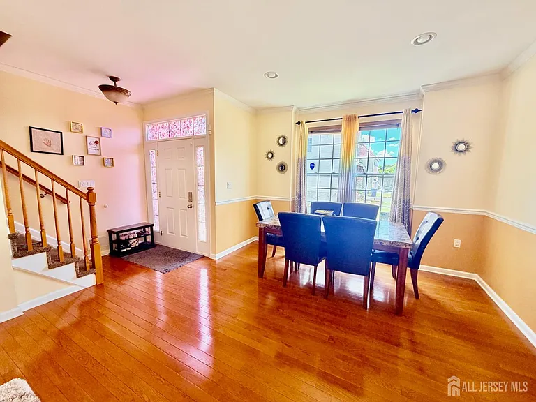 247 Morning Glory Dr — Photo 2