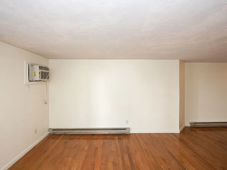 11B Gibbs St #28 — Photo 5