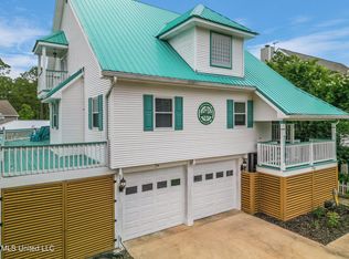 230 Pinewood Dr, Pass Christian, MS 39571