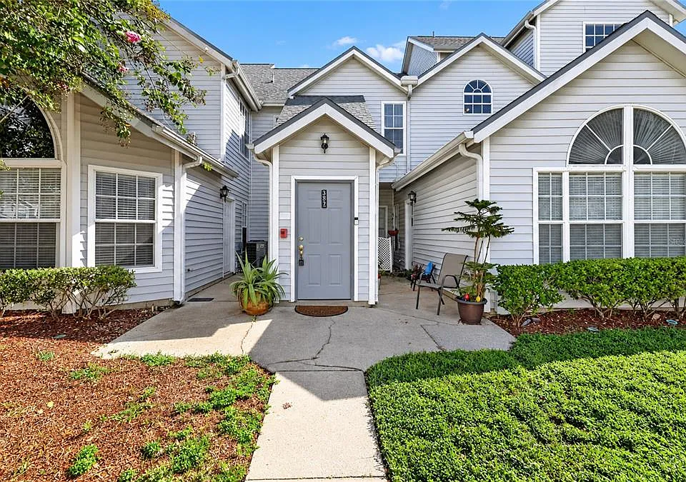 12145 Armenia Gables Cir