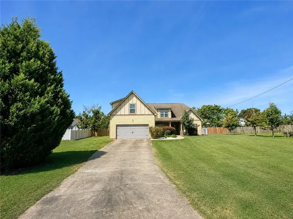 4 Churchhill Dr, Fort Mitchell, AL 36856