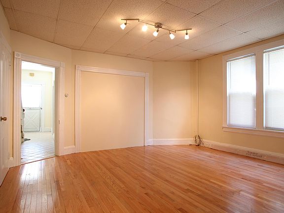 4th image of 165 Academy St
