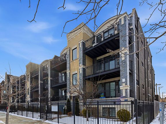 3rd image of 3914 S King Dr #1S
