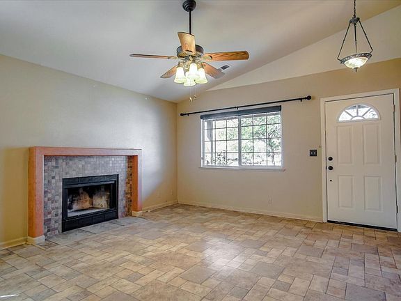 4th image of 2091 Highland Dr