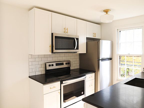 3rd image of 26 East St #3