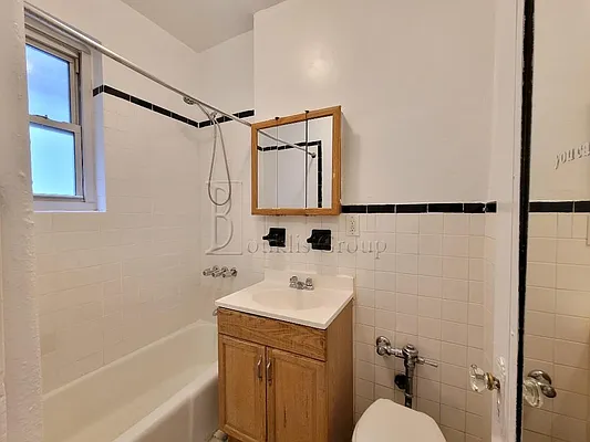 Rented by Bouklis Group | media 37