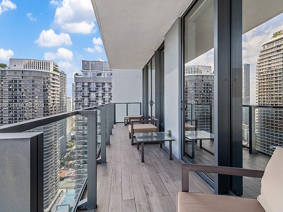 5th image of 88 SW 7th St APT 3909