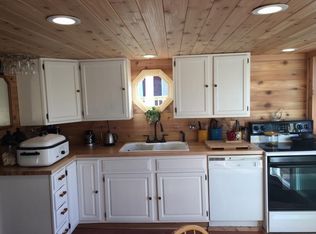 29 Lake Shore Dr, Cross Lanes, WV 25313