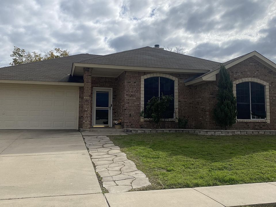1st image of 3708 Foxglove Ln