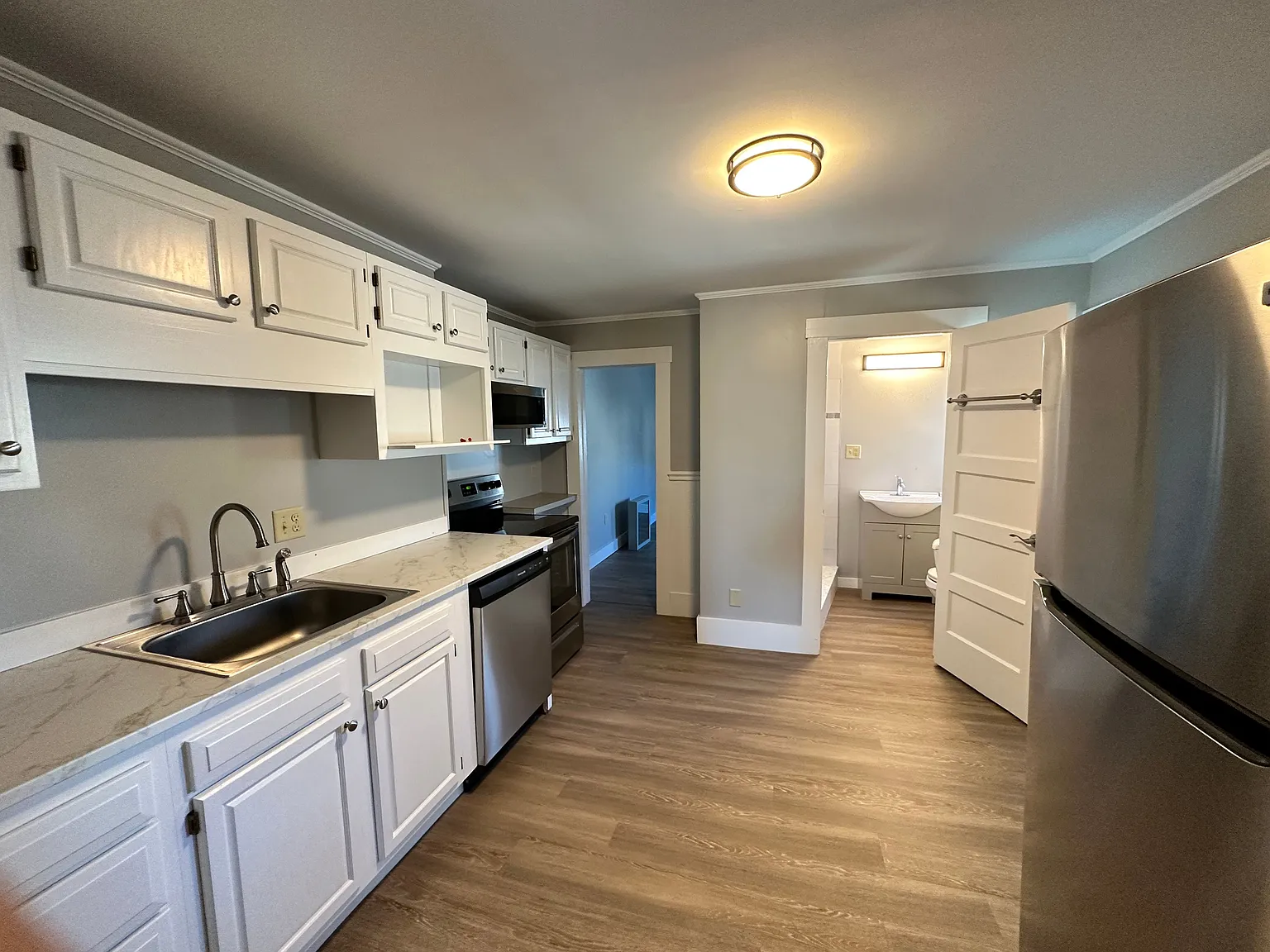 2 bed, 1.0 bath, $1,650 — Photo 3