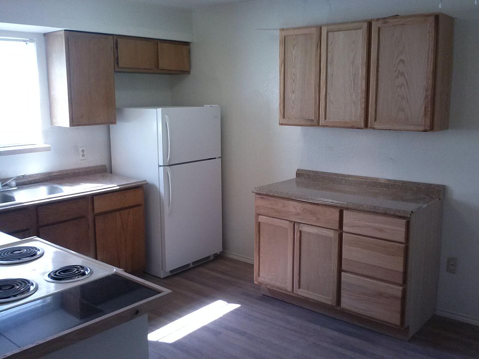 1st image of 833 NW Summercrest Blvd