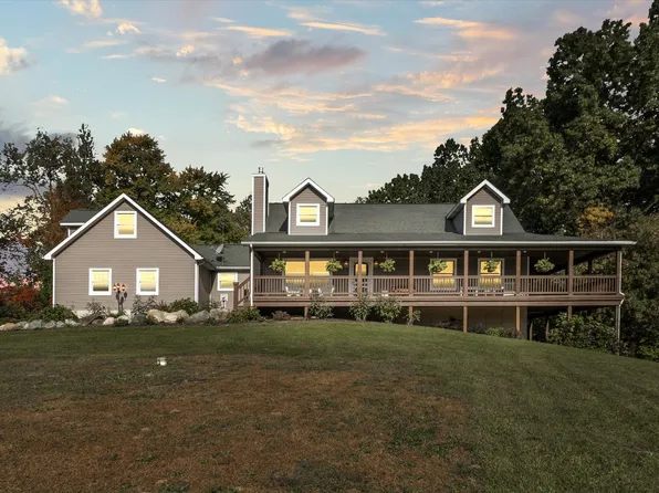 8196 Chase Lake Rd, Fowlerville, MI 48836