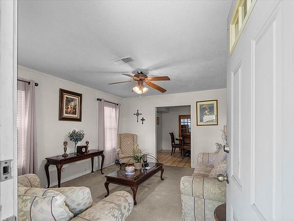 3rd image of 104 Avenue E