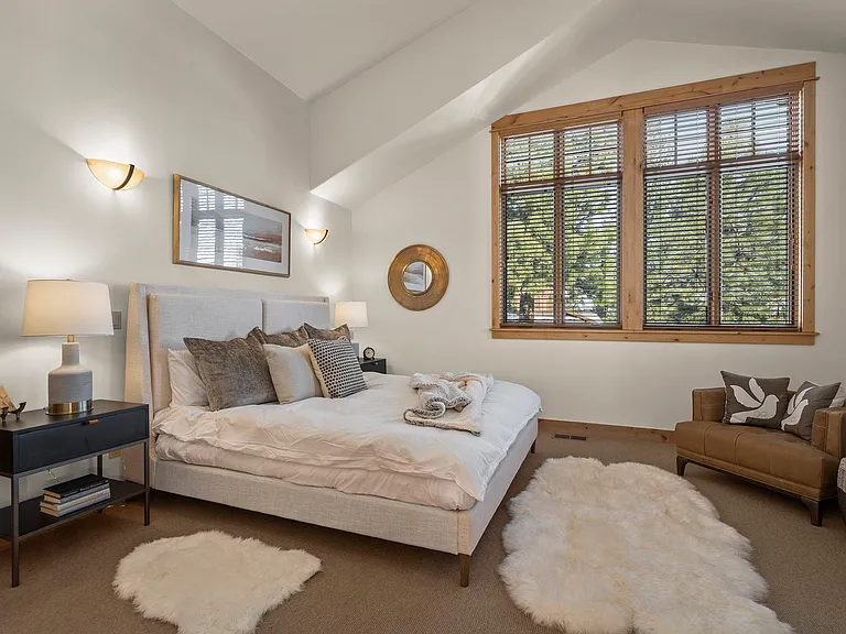 10247 Valmont Trl — Photo 17