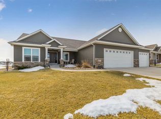 4215 Granite Ridge Rd, Cedar Falls, IA 50613