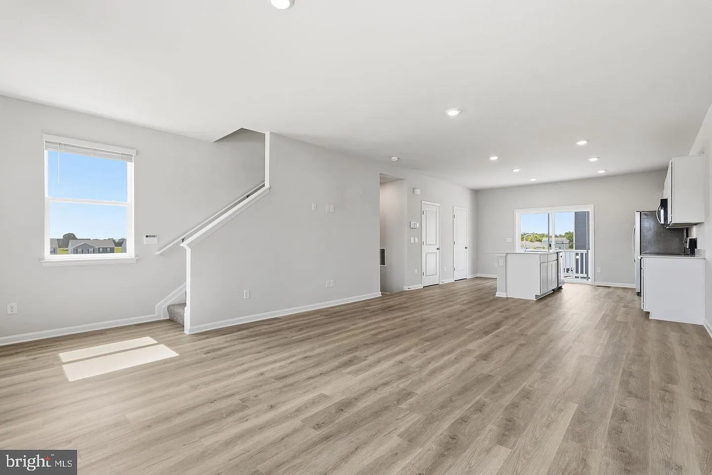 4 bed, 3.5 bath, 1889 sqft, $2,350 — Photo 3