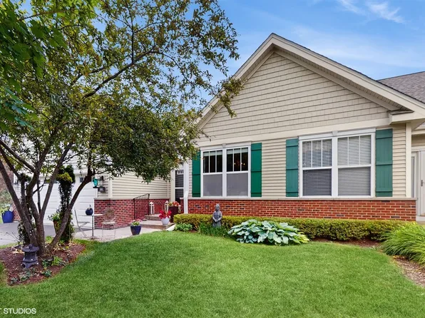 301 W Eagle Ct, Waukegan, IL 60087