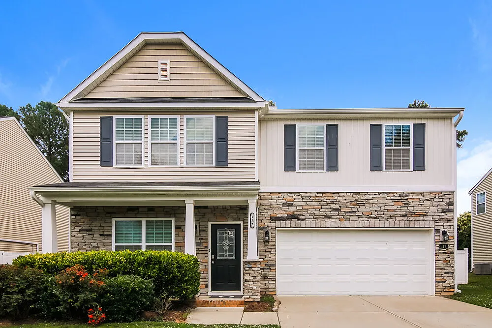 4 bed, 2.5 bath, 2727 sqft, $2,795 — Photo 1