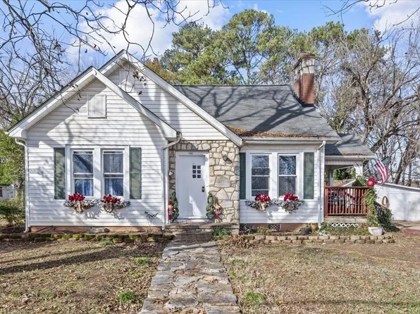 1355 N Limestone St, Gaffney, SC 29340