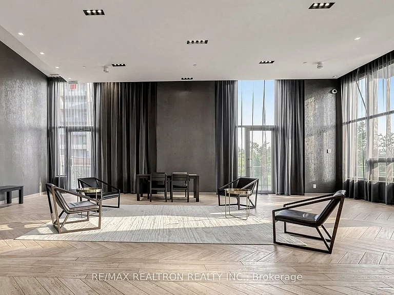 18 Uptown Dr #102 — Photo 45