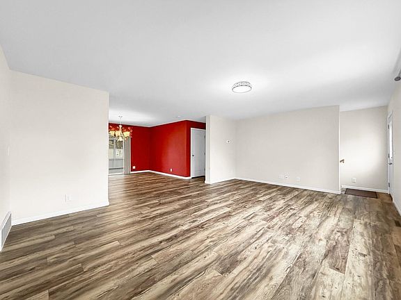 5th image of 117 17th St SE