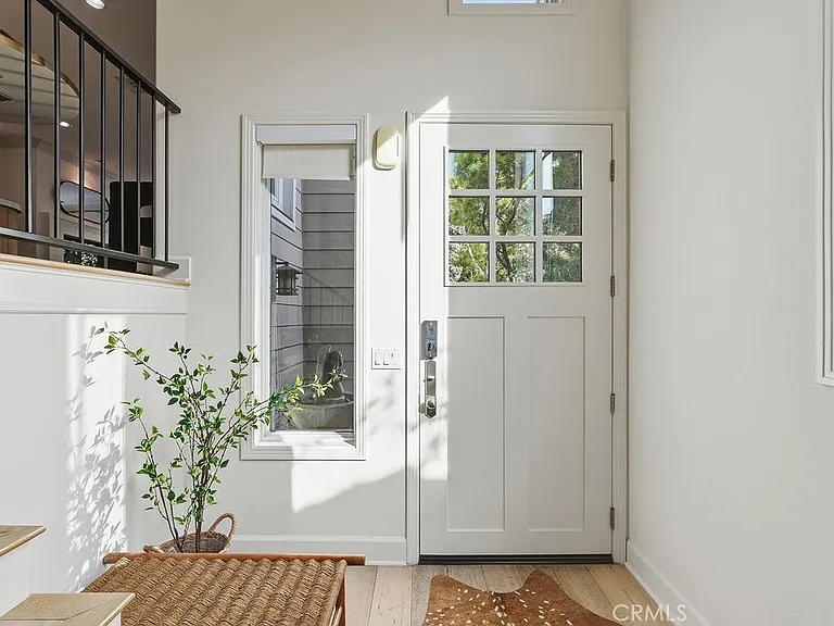 133 Hollister Ave — Photo 6