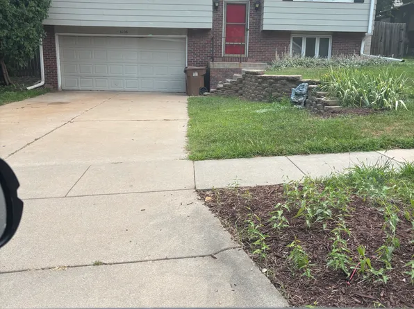 6308 Deerwood Dr, Lincoln, NE 68516