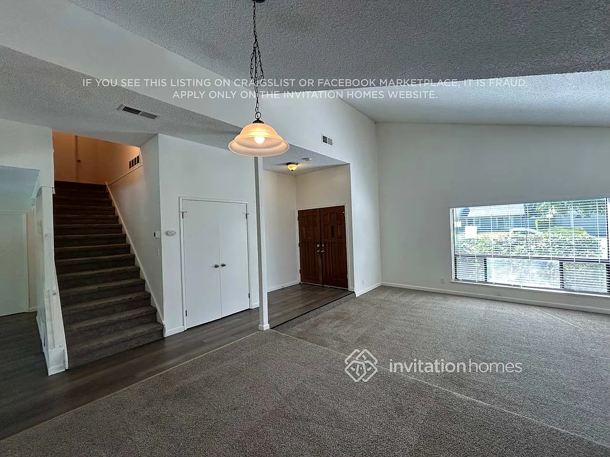 Building Photo - 2852 Londonderry Dr