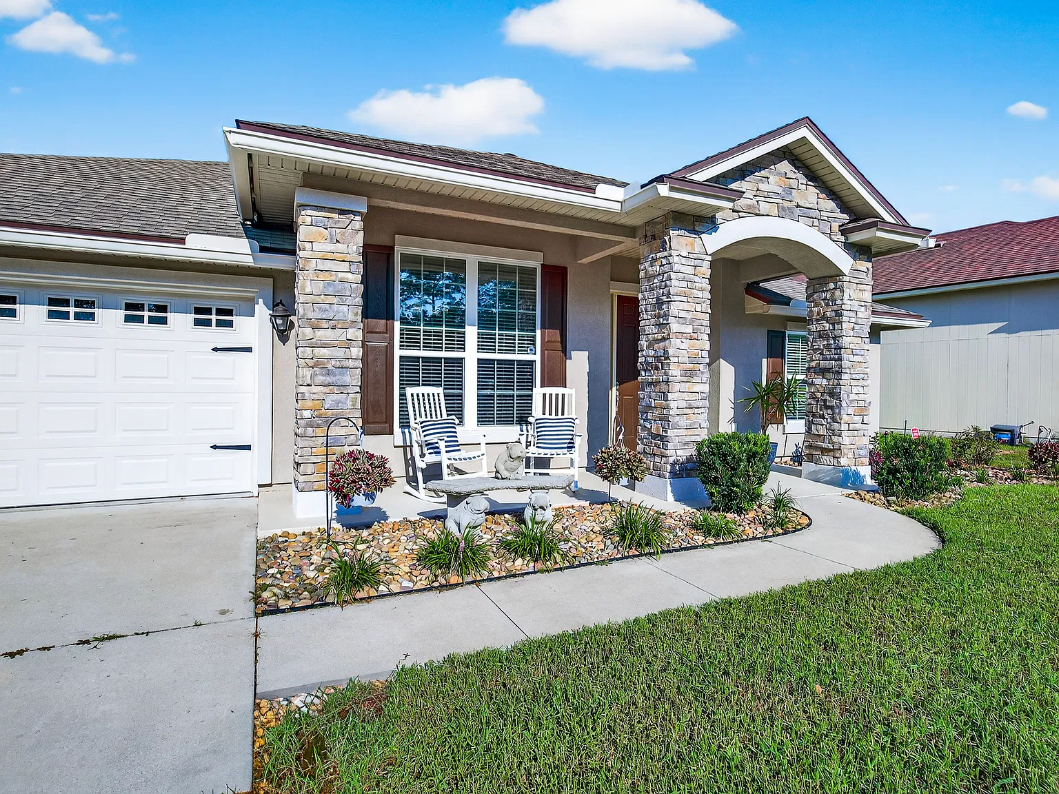3 bed, 2016 sqft, $2,150 — Photo 3