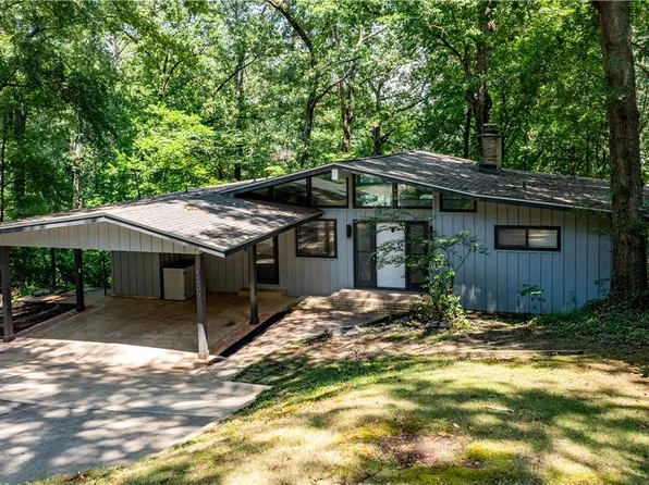 4309 Northwood Lake Dr W, Northport, AL 35473