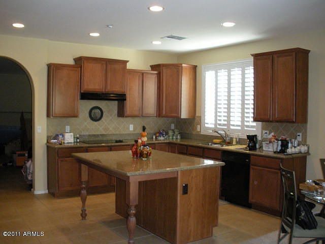 Kitchen wt granite counters