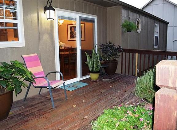 3rd image of 122 E Sierra Dr