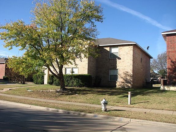 3rd image of 1221 Highview Dr