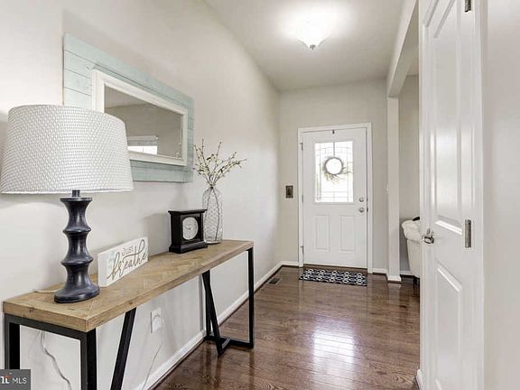 3rd image of 4603 Bee Ct