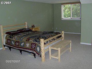 Large master w/sitting area