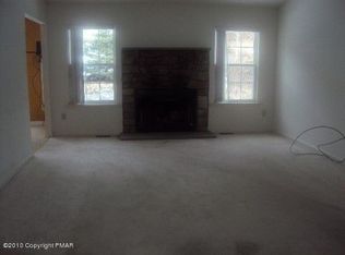 1052 Upper Ridge View Dr, East Stroudsburg, PA 18302