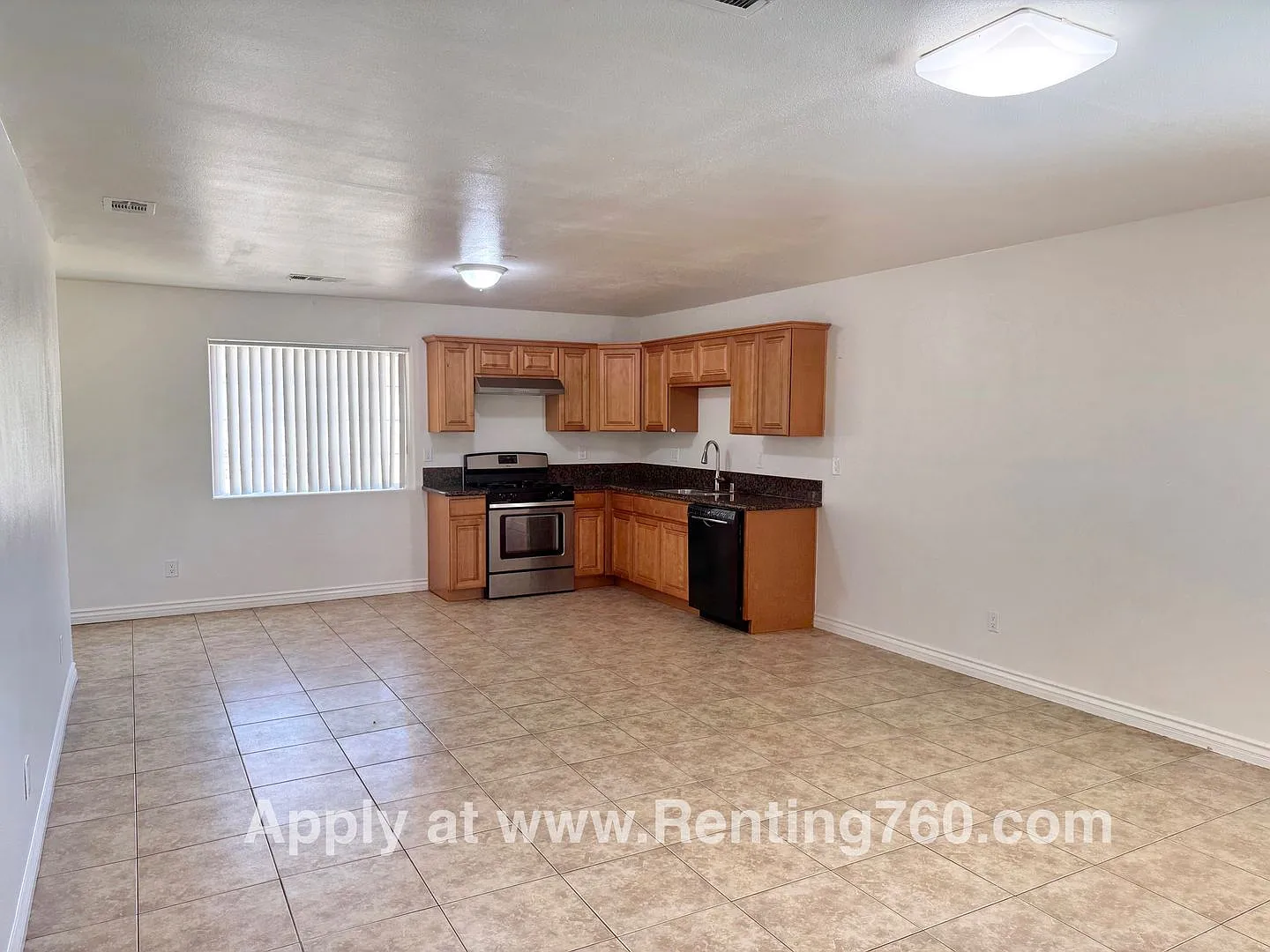 3 Bed 2 Bath Home With Scenic Desert Views — Photo 3