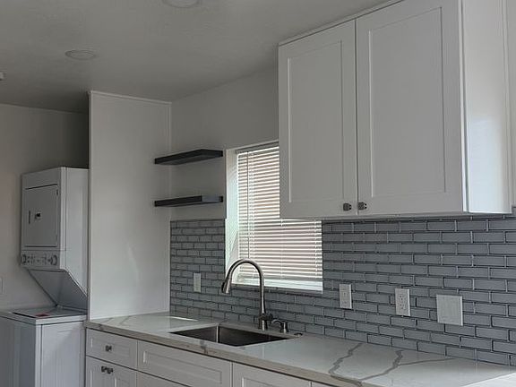3rd image of 919 4th St #A