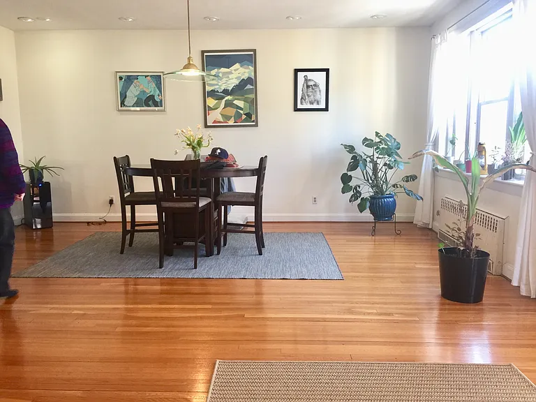1200-1250 Comm Ave Apartments — Photo 2