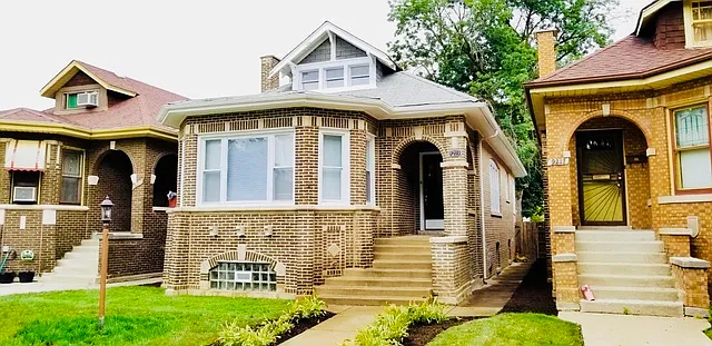 9213 S Racine Ave photo 1