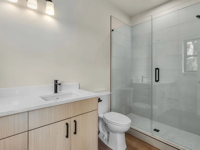 2548 SW Yew Ave #104 — Photo 6